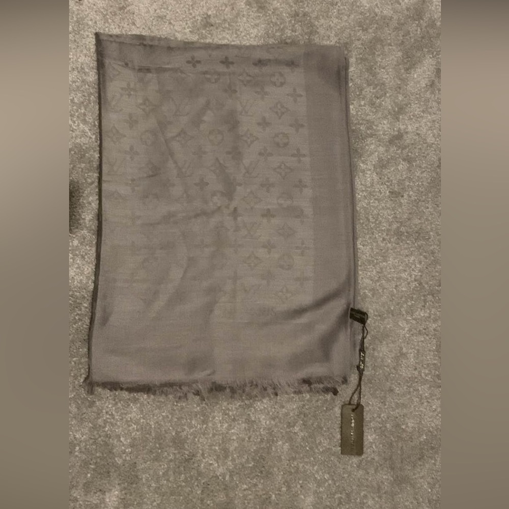 Louis Vuitton scarf